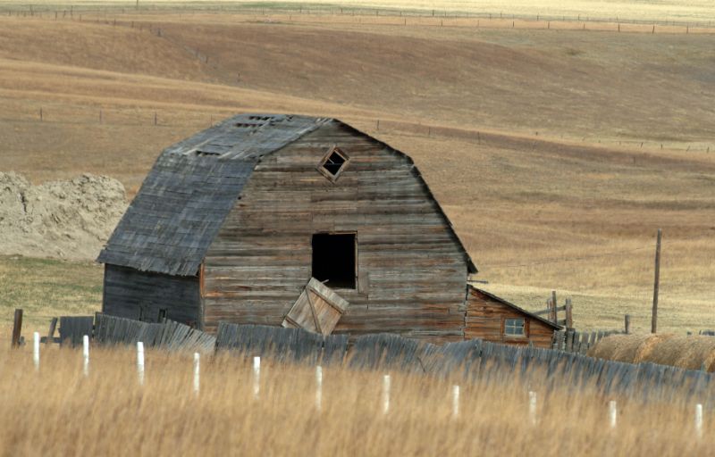 barn-southwest-of-claresholm-ab-2006