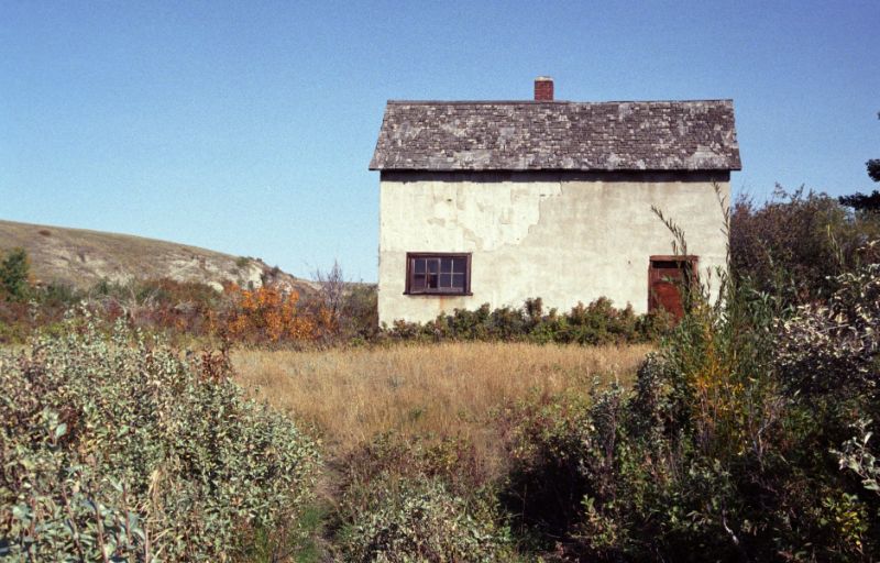 bell-ranch-farmhouse-southwest-of-claresholm-ab-1989