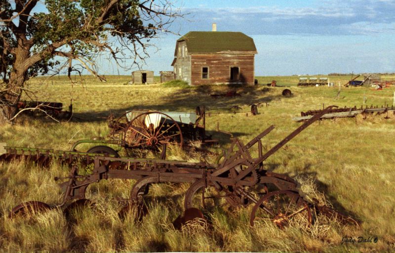 demare-farm-yard-east-of-granum-ab-1982