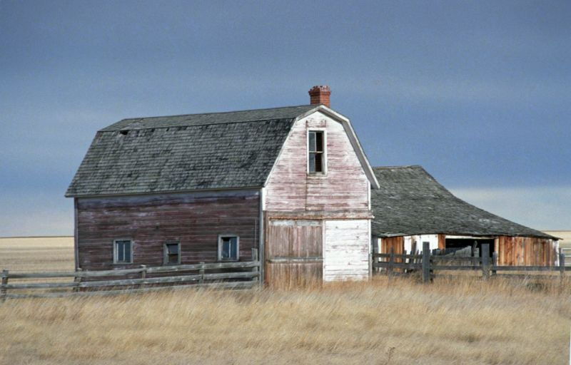 small-milnes-barn-90-southeast-of-claresholm-ab-1