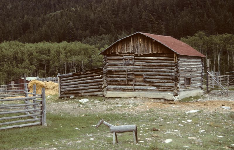 west-of-claresholm-ab-in-hills-1988